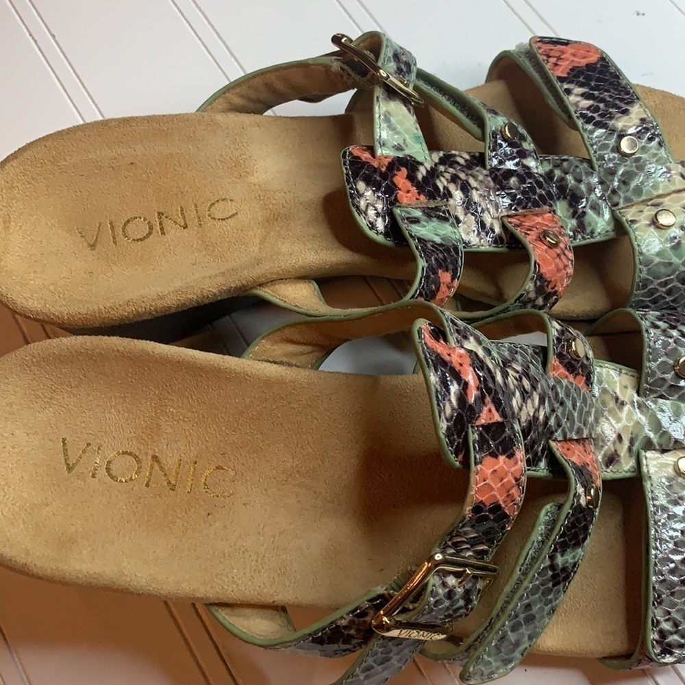 Vionic Light Green Croc Pattern Wedge Sandal - 6.… - image 2